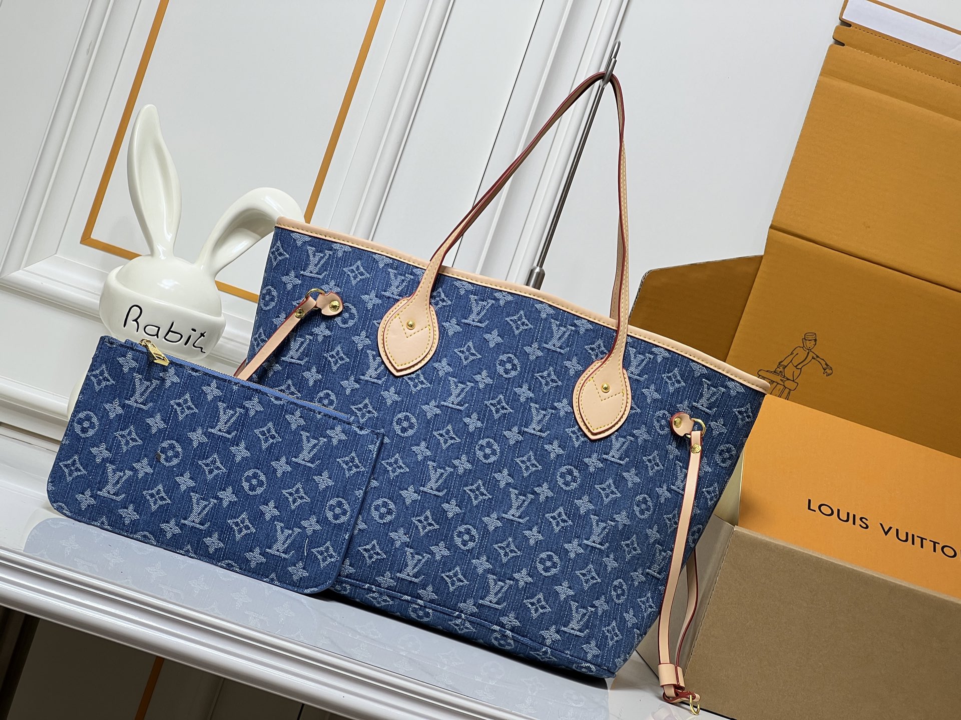 Louis Vuitton LV Classic Handbag Premium Canvas Model M14700 Monogram Pattern Business Casual Authentic Style